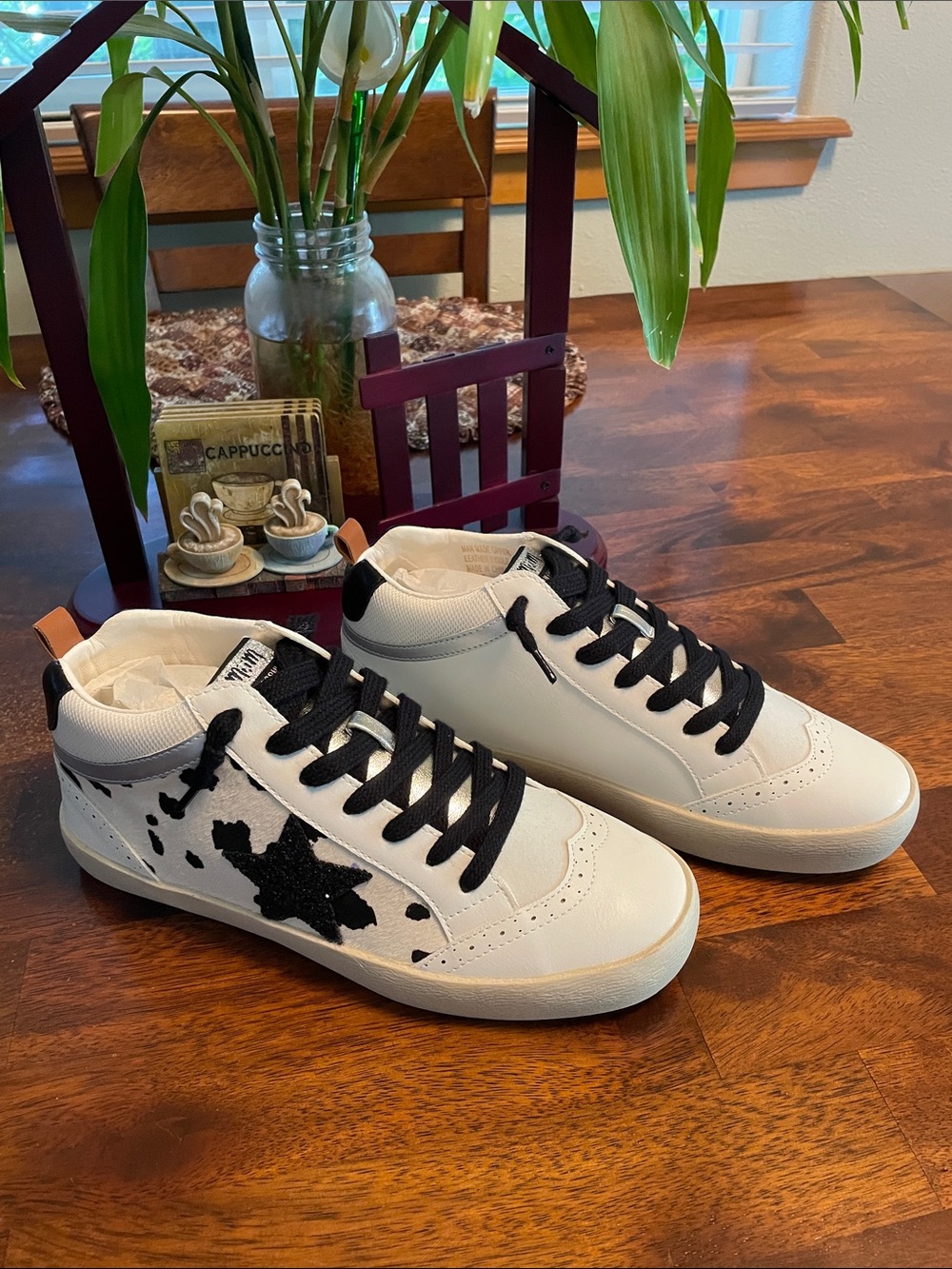 Mi.iM Daisy Cow Print Tennis Shoes Women’s 8 White Black